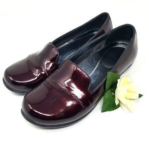 DANSKO BURGANDY LOAFER FLATS. SIZE 36.